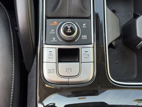 Certified 2022 Kia Telluride LX image 24