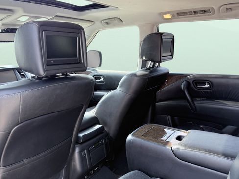 Used 2017 INFINITI QX80 4WD w/ Driver Assistance Package image 30