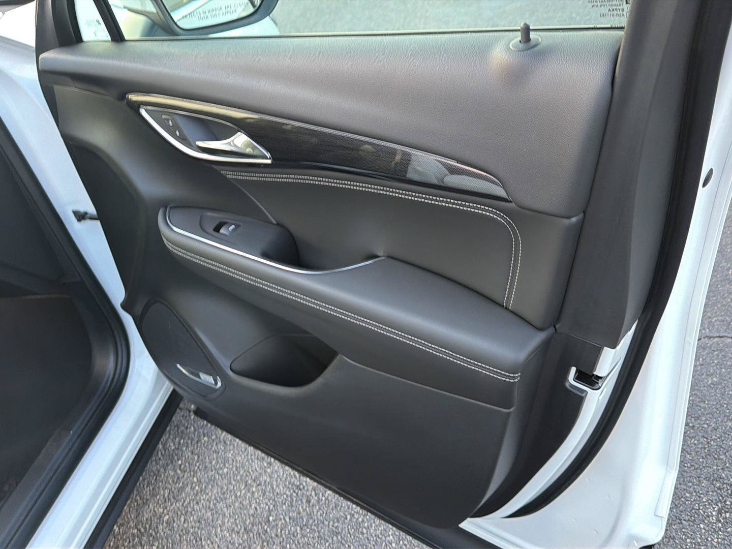 Used 2023 Buick Envision Essence w/ Technology Package I AWD/4WD image 14