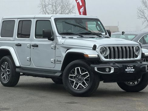 Used 2024 Jeep Wrangler Sahara image 2