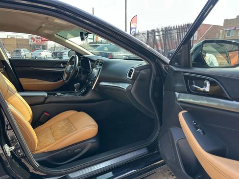 Used 2017 Nissan Maxima SR image 9