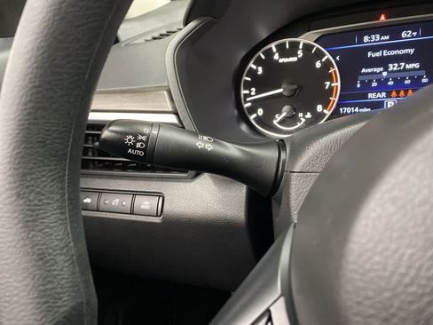 Used 2025 Nissan Altima 2.5 SV FWD image 23
