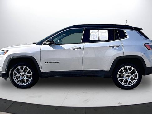 Used 2025 Jeep Compass Limited AWD/4WD image 5