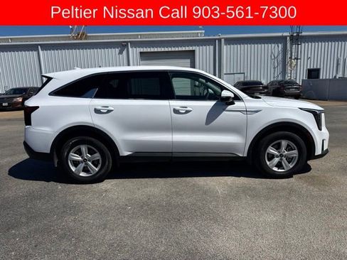 Used 2025 Kia Sorento LX FWD image 2