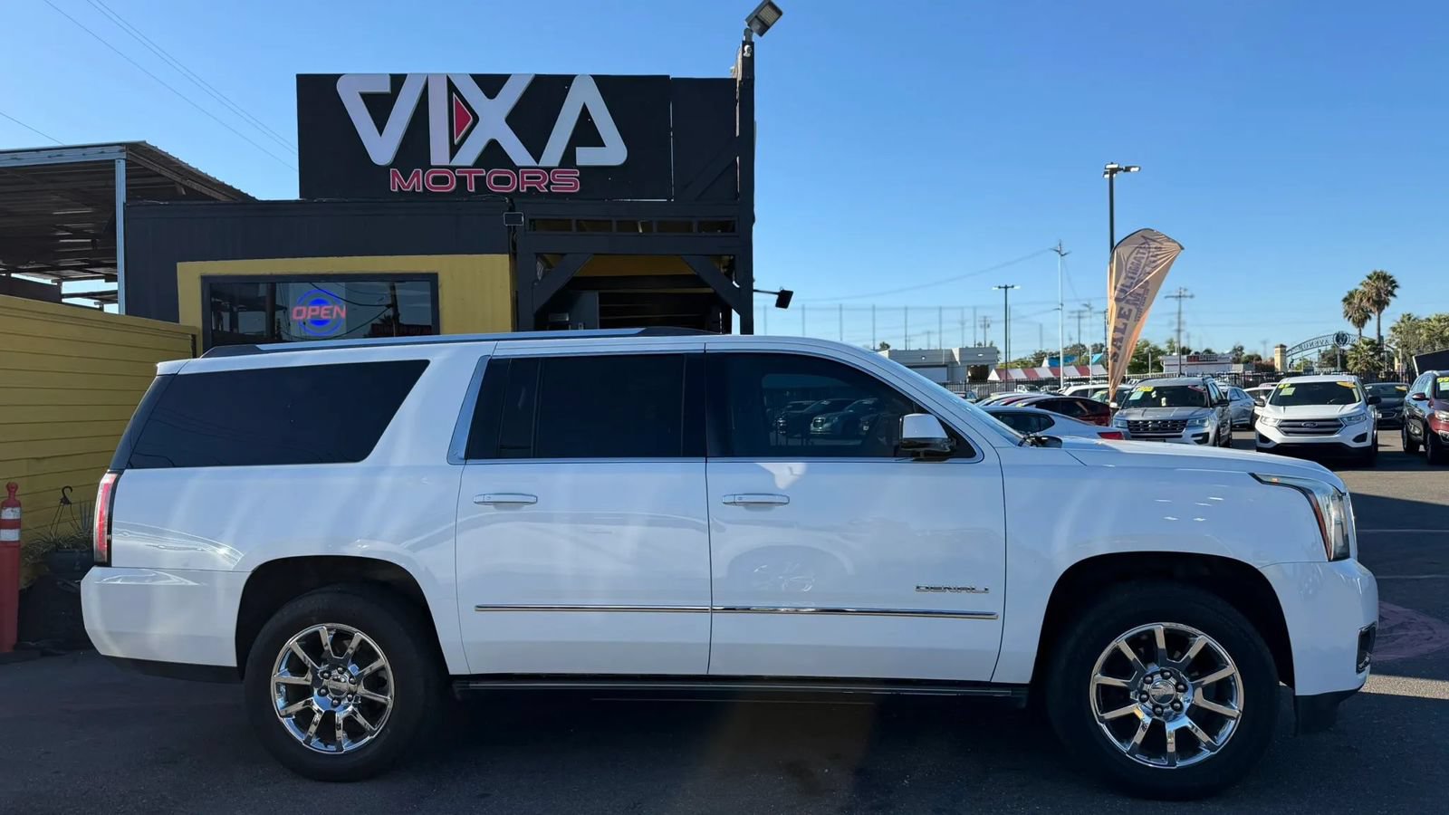 Used 2015 GMC Yukon XL Denali w/ Touring Package RWD image 7
