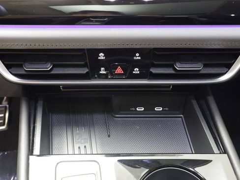 Used 2025 Volkswagen Atlas Peak Edition SE AWD/4WD image 11