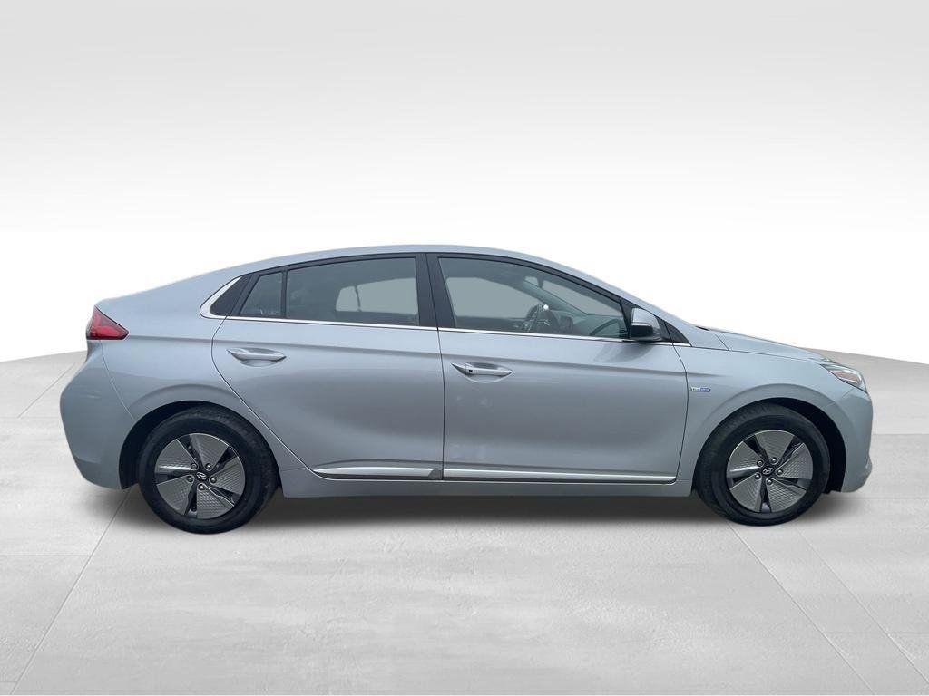 Used 2020 Hyundai Ioniq SE FWD image 11