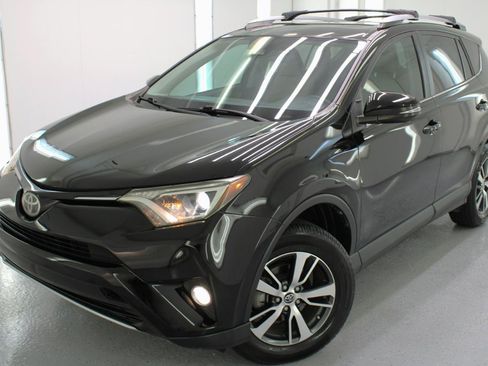 Used 2017 Toyota RAV4 XLE FWD image 2