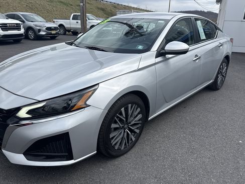 Used 2023 Nissan Altima 2.5 SV FWD image 7