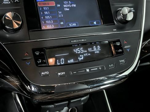 Used 2013 Toyota Avalon XLE image 29