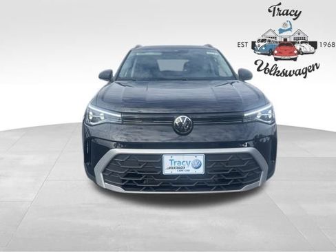 New 2025 Volkswagen Taos SE image 2