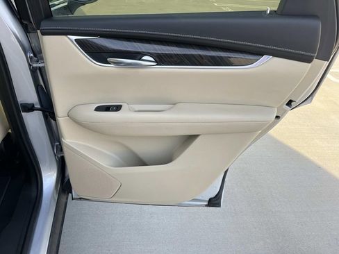 Used 2018 Cadillac XT5 FWD image 20