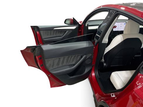 Certified 2023 Tesla Model Y Long Range AWD/4WD image 10