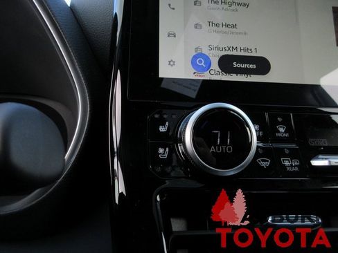 New 2026 Toyota Highlander Platinum image 14