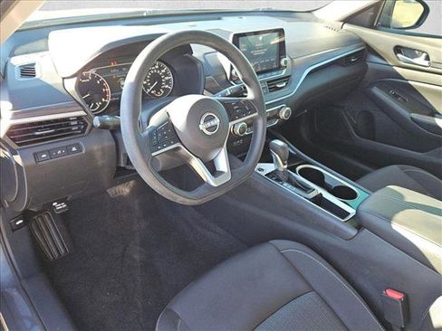 Used 2024 Nissan Altima 2.5 SV image 10