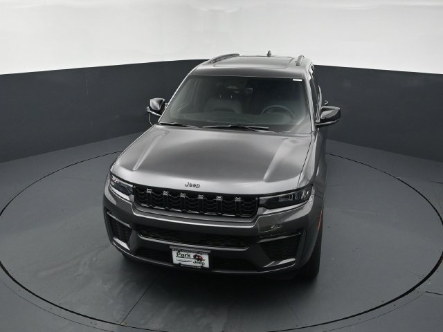 New 2026 Jeep Grand Cherokee Limited w/ Limited Altitude Package AWD/4WD image 13