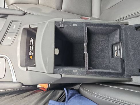 Used 2025 Cadillac XT6 Premium Luxury AWD/4WD image 38