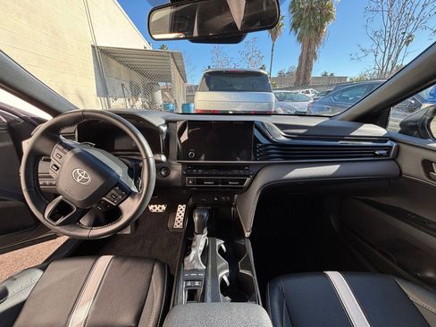 Used 2025 Toyota Camry SE image 35
