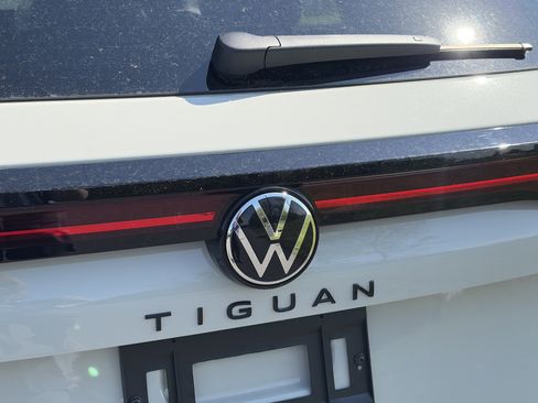 New 2026 Volkswagen Tiguan SE R-Line AWD/4WD image 8