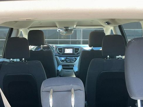 Used 2023 Chrysler Voyager LX image 16