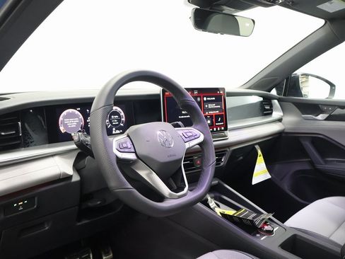 New 2026 Volkswagen Tiguan SE R-Line image 15