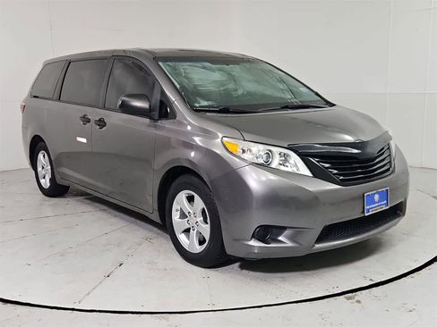 Used 2016 Toyota Sienna L image 8
