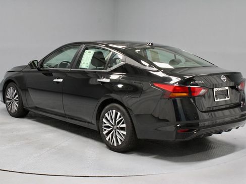 Certified 2024 Nissan Altima 2.5 SV FWD image 8