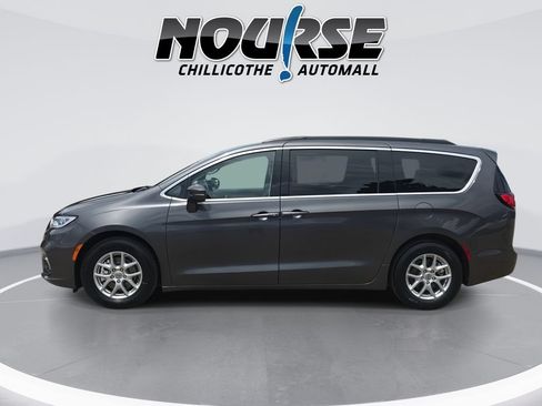 Used 2022 Chrysler Pacifica Touring-L FWD image 5