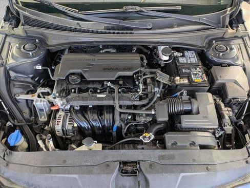 Used 2021 Hyundai Elantra SE image 21