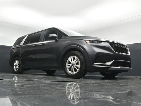 Used 2023 Kia Carnival LX FWD image 28