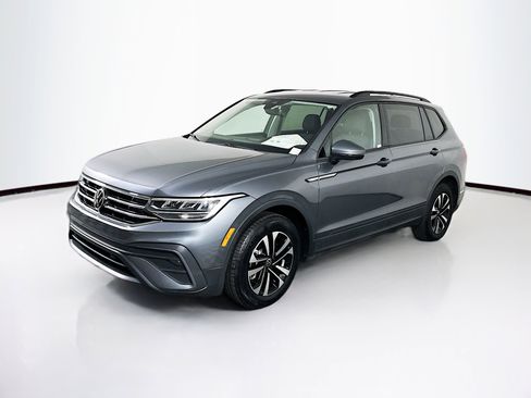 Used 2024 Volkswagen Tiguan S image 3