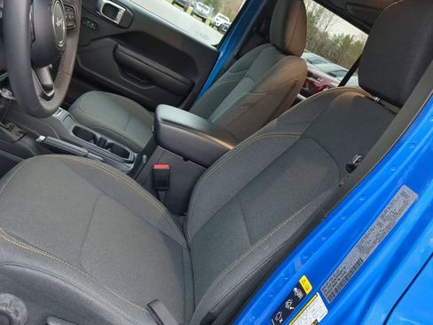 Used 2024 Jeep Wrangler Sport S image 7