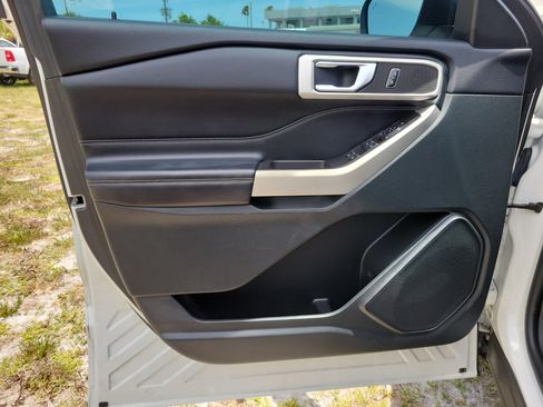 Used 2023 Ford Explorer XLT RWD image 16