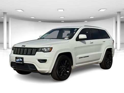 Used 2018 Jeep Grand Cherokee Altitude image 2