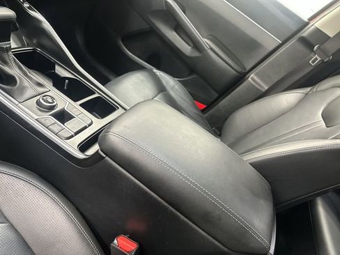 Certified 2025 Kia Sorento EX w/ Panoramic Sunroof Package image 24