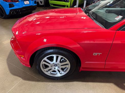 Used 2005 Ford Mustang GT Premium image 32