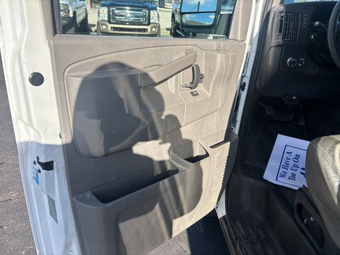 Used 2017 Chevrolet Express 2500 image 9