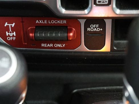 Used 2024 Jeep Wrangler Unlimited image 27