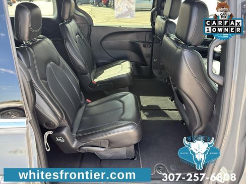 Used 2025 Chrysler Pacifica Select FWD image 11