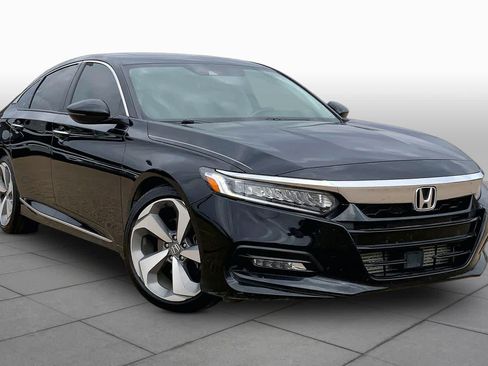 Used 2018 Honda Accord Touring image 2