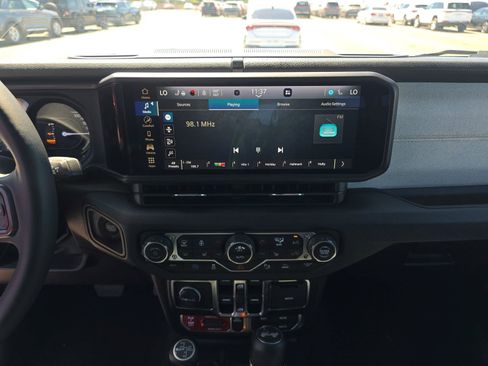 Used 2024 Jeep Wrangler Unlimited AWD/4WD image 9