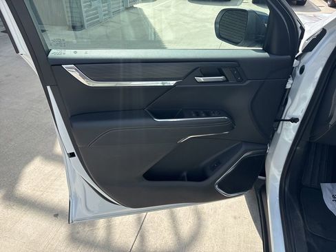 Used 2024 GMC Acadia Elevation image 10