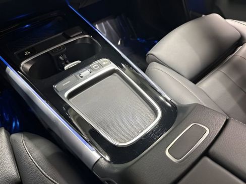 Used 2025 Mercedes-Benz GLB 250 4MATIC image 27