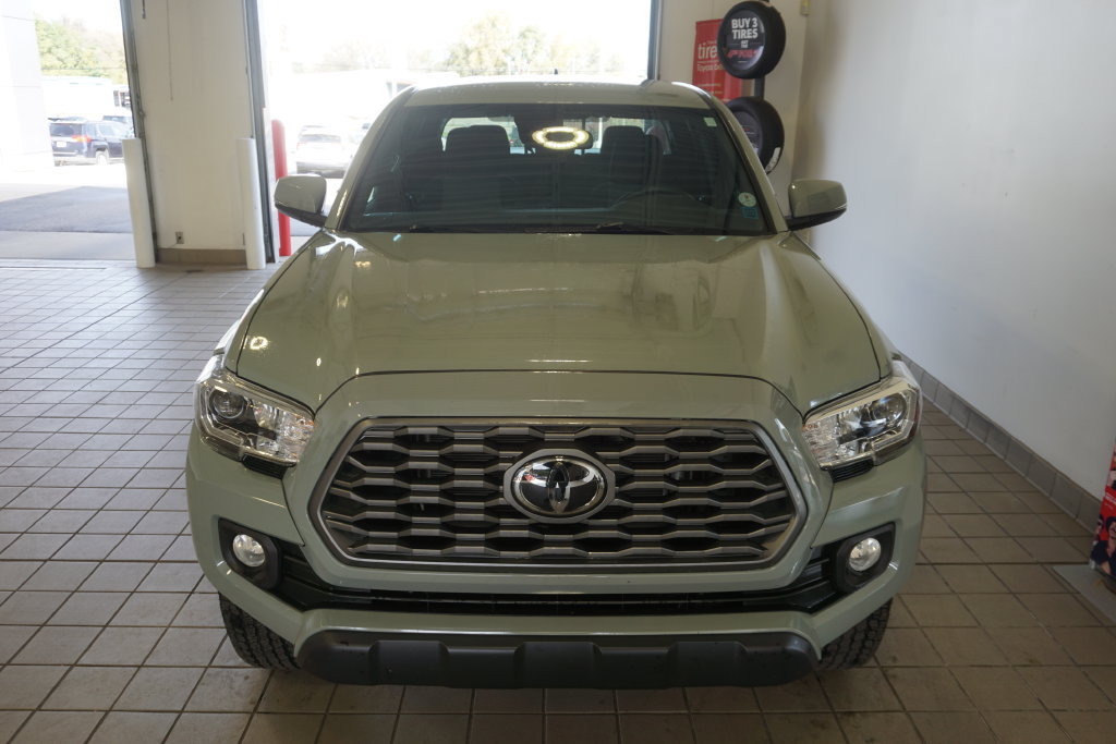 Certified 2023 Toyota Tacoma TRD Off-Road w/ Black Out Package (TMS) AWD/4WD image 13