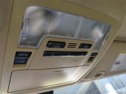 Used 2018 Toyota Highlander XLE image 25