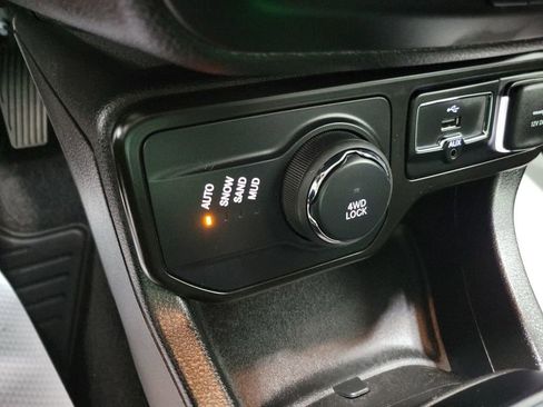 Used 2023 Jeep Renegade Limited image 46