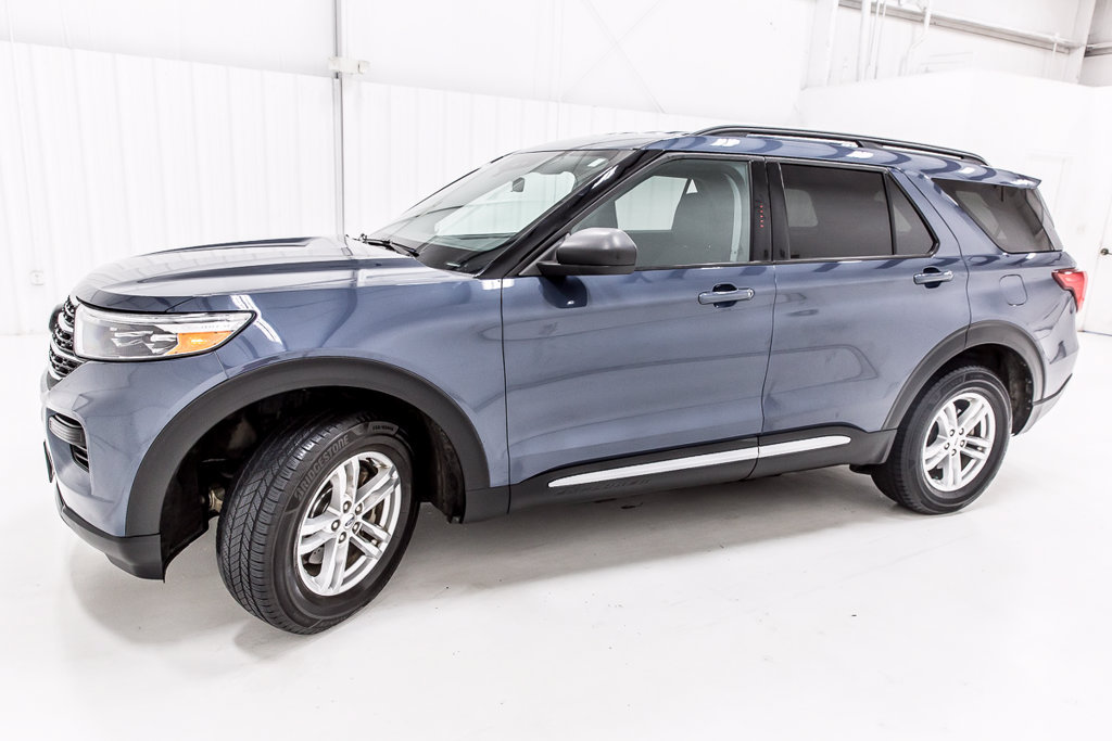 Used 2021 Ford Explorer XLT AWD/4WD image 3