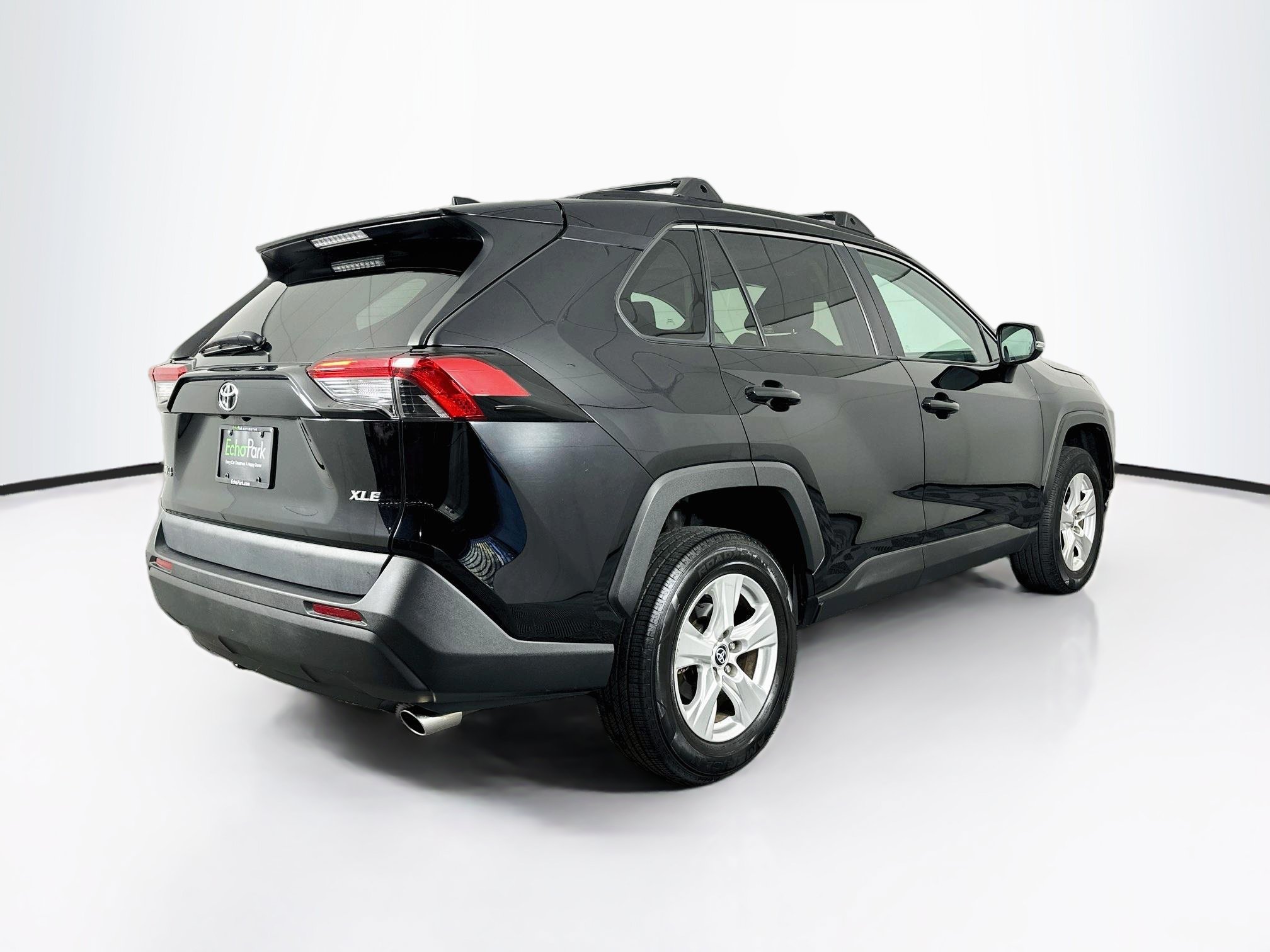 Used 2021 Toyota RAV4 XLE w/ Convenience Package FWD image 9