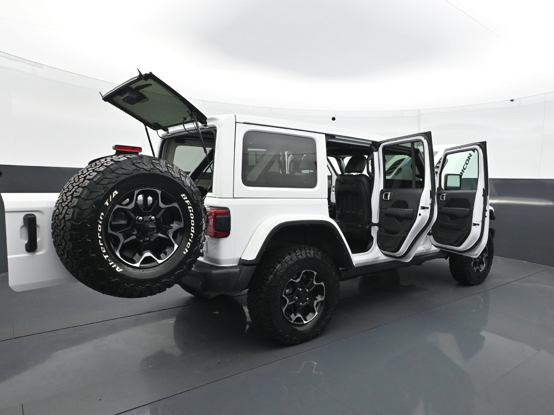 Used 2021 Jeep Wrangler Unlimited Rubicon 4xe w/ Steel Bumper Group AWD/4WD image 32
