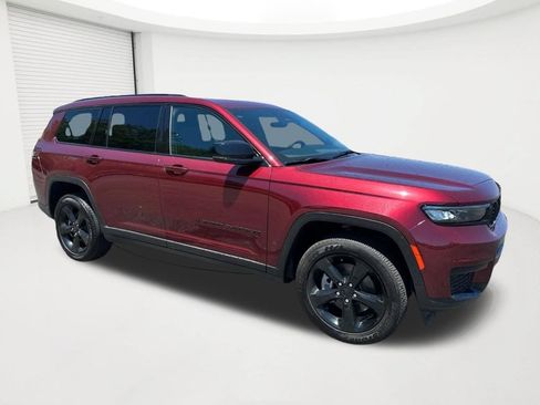 Used 2025 Jeep Grand Cherokee L Altitude AWD/4WD image 3